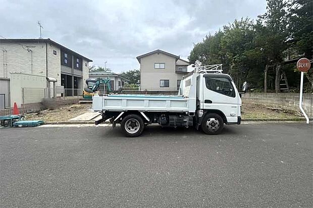 (現地写真)前面道路広く駐車スムーズ♪