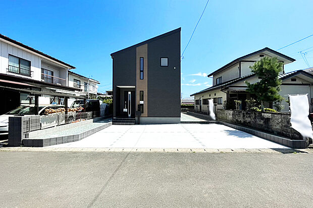 主寝室にはホスクリーンを完備!洗濯の取り込み時に便利です!現地(2026年8月)撮影