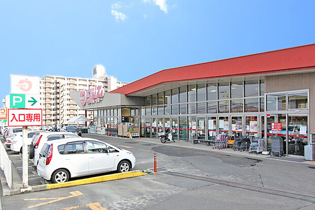 ウジエスーパー中山店 徒歩3分