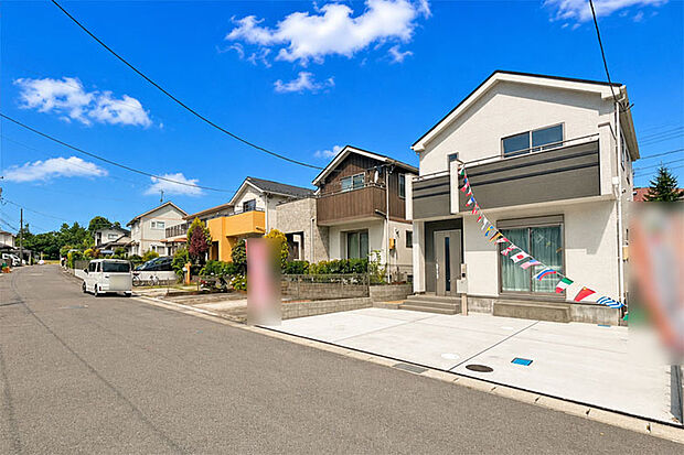スーパー、ドラッグストア、コンビニなどのお買い物施設が近隣に充実!現地(2026年8月)撮影