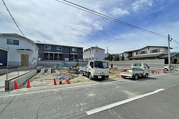コンビニ・ドラッグストア・公園・郵便局など生活に役立つ施設が近隣に集結!現地(2026年8月)撮影