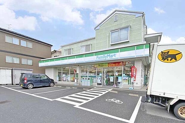 ファミリーマートウッディ南光台店 徒歩3分
