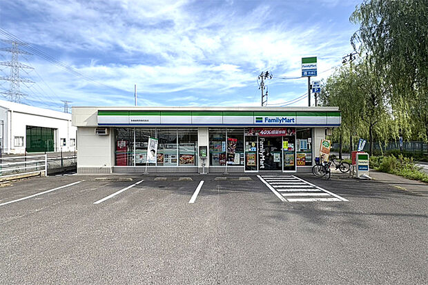 ファミリーマート多賀城育英高校前店 徒歩10分