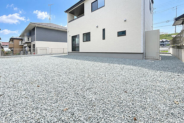 (庭)BBQや家庭菜園もできそうなくらい広々としたお庭を完備!