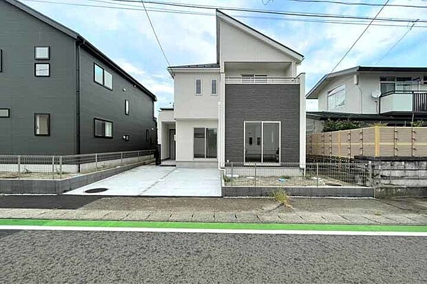 前面道6m以上!ゆとりを持って駐車出来ます!現地(2026年9月)撮影