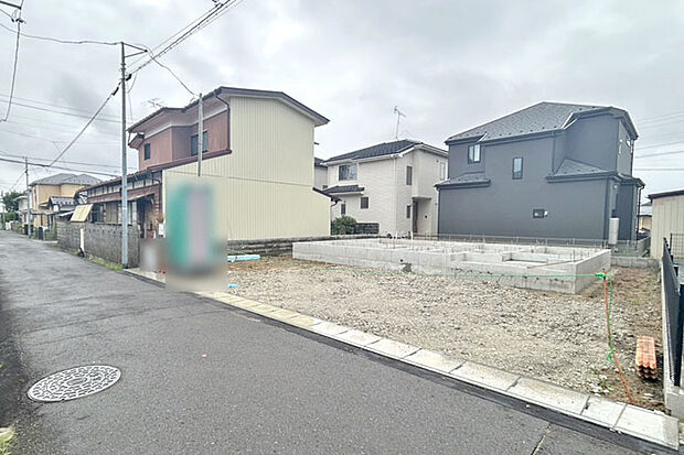並列駐車ゆったり4台以上!活用しやすい整形地♪現地(2026年9月)撮影
