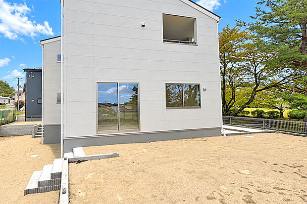 (お庭)広々としたお庭を完備♪プライバシー性の高い裏庭!