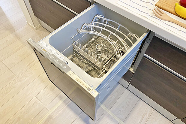 約5人分の食器が洗える食洗機。家事の負担を軽減!