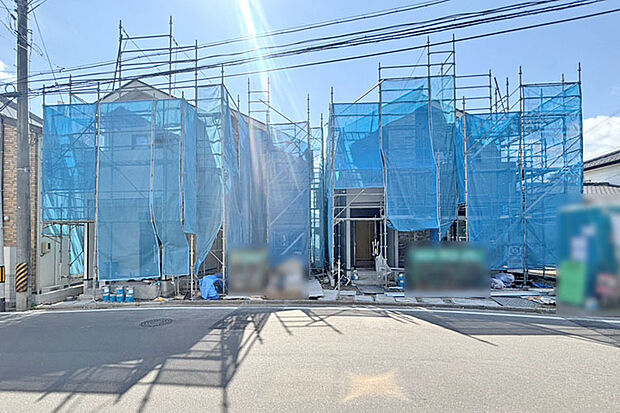 広々とした前面道路で駐車もラクラク!並列駐車2台OK♪現地(2026年9月)撮影