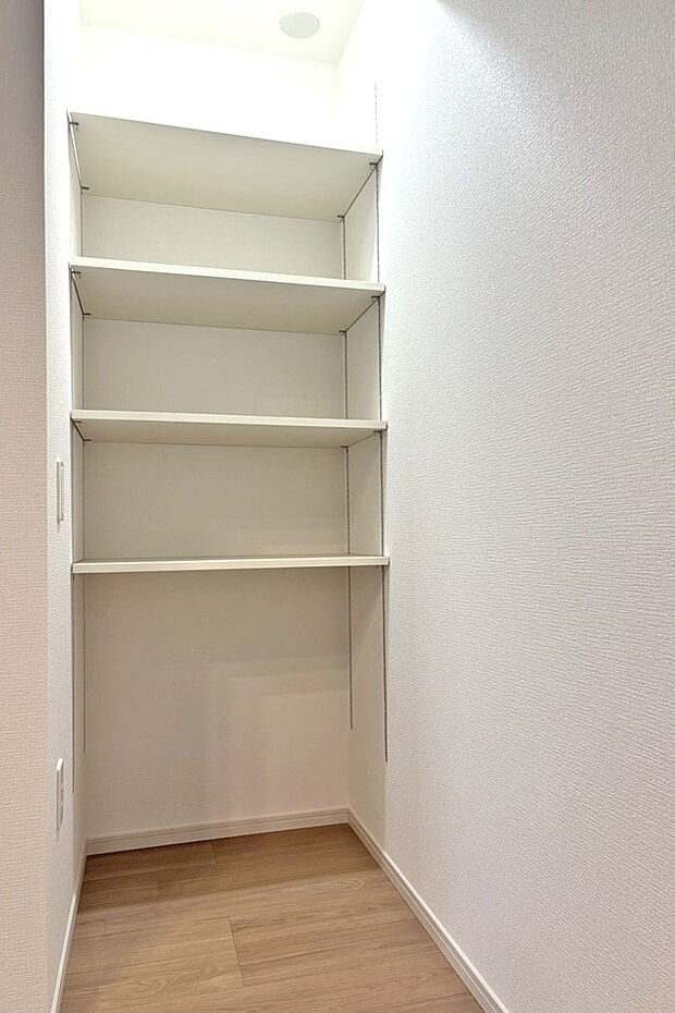 (パントリー)たっぷり大容量のパントリー♪キッチン家電から保存食品までまるっと収納!