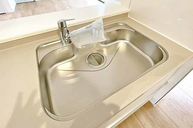 (浄水器付混合水栓)傷や錆もつきにくいステンレス製のシンクに浄水器付混合水栓付き♪