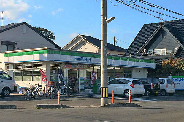 ファミリーマート若林上飯田店　徒歩5分