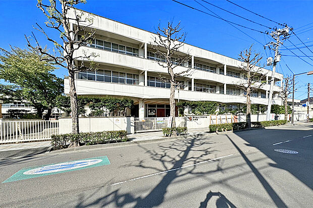 聖ウルスラ学院英智幼稚園　徒歩4分