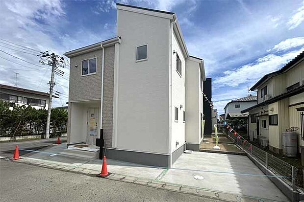 (現地写真)徒歩圏内に多彩な施設!