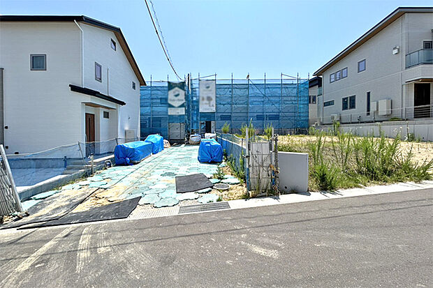 (現地写真)前面道路広く開放的!