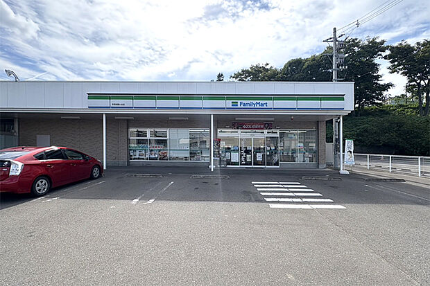 ファミリーマート多賀城鶴ヶ谷店 徒歩5分