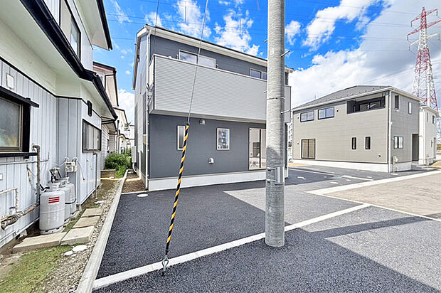 8.5帖の広々主寝室はダブルクローゼットでたくさん収納できます!現地(2026年9月)撮影