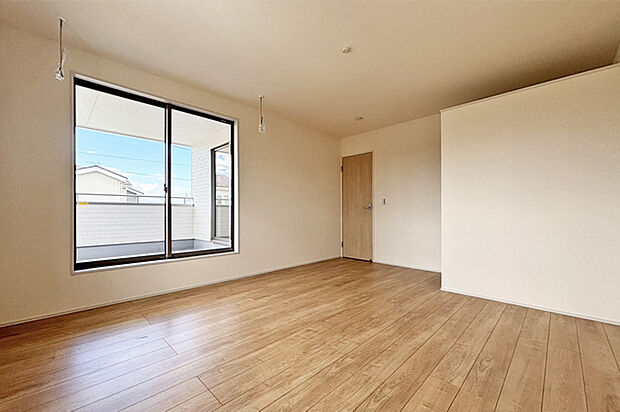 （洋室）大きなお部屋にウォークイン！主寝室にいかがでしょうか？