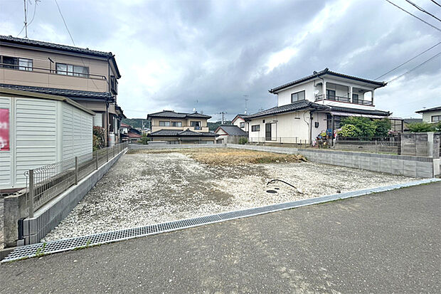 (現地写真)前面道路広く開放的!