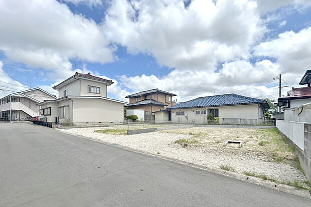 ご夫婦でのお車所有も可能並列駐車2台OK♪コンビニまで徒歩5分！現地（2026年6月）撮影
