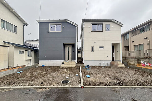 ご夫婦でのお車所有も可能並列駐車2台可能♪通学も安心の小学校徒歩7分!現地(2026年9月)撮影