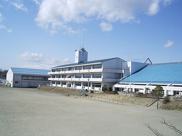 利府町立しらかし台小学校　徒歩24分