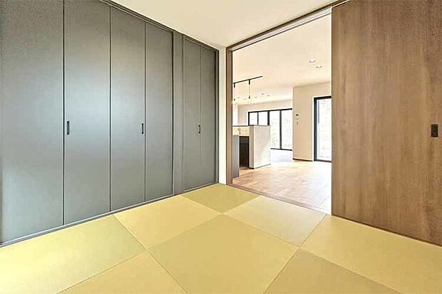 （和室）リビング隣の和室スペースは家族のくつろぎ場やちょっとした来客時に大活躍！