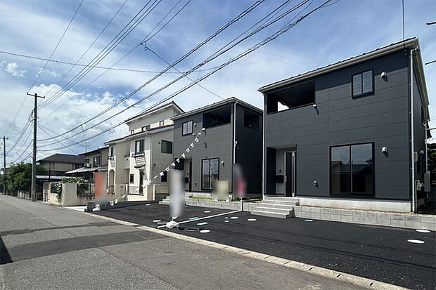 小学校徒歩9分と通学にも安心の立地♪雨や雪も乾きやすい南面道路!現地(2026年6月)撮影