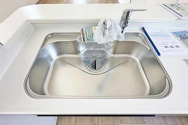 (浄水器付混合水栓)傷やサビ、熱にも強いステンレス!広々シンクで楽しくお料理!