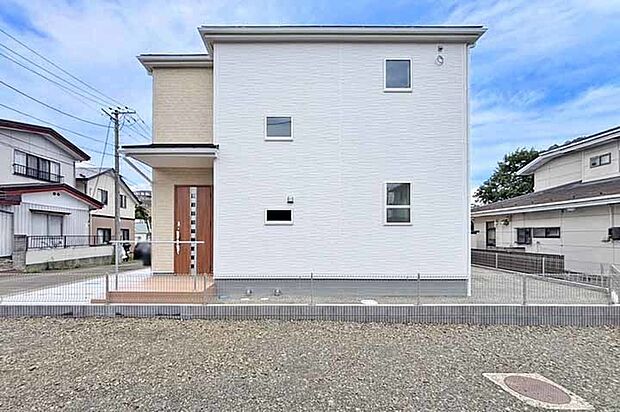 主寝室から続く布団が干しやすいバルコニー!現地(2026年7月)撮影