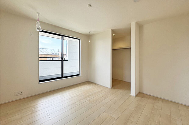 (洋室)大きなお部屋にウォークイン!主寝室にいかがでしょうか?