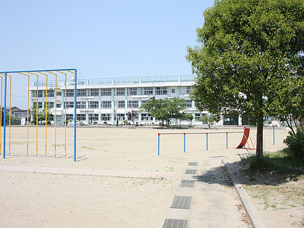 仙台市立岡田小学校　徒歩1分