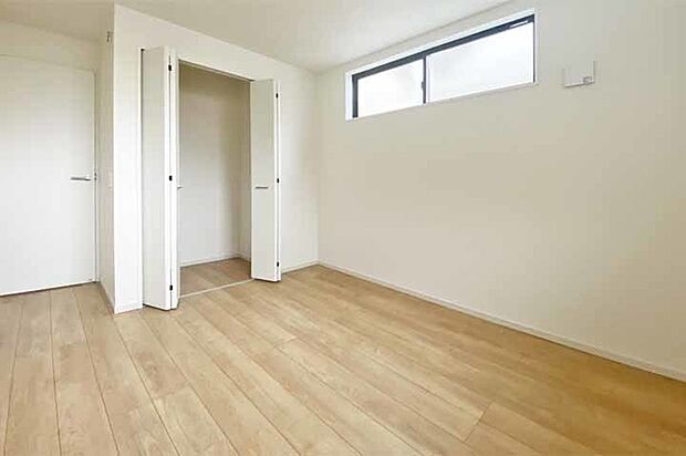 (納戸)書斎や趣味の部屋にいかがでしょうか。
