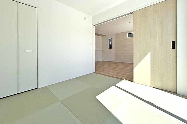 (和室)リビング隣の和室スペースは家族のくつろぎ場やちょっとした来客時に大活躍!
