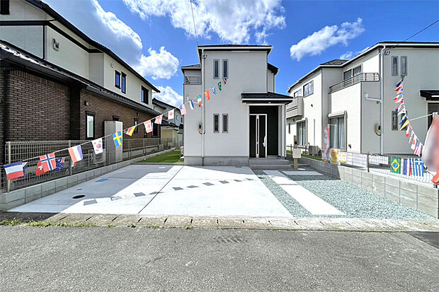 （現地写真）前面道路広く開放的！