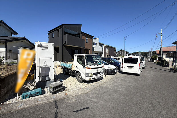(現地写真)前面道路広く開放的!