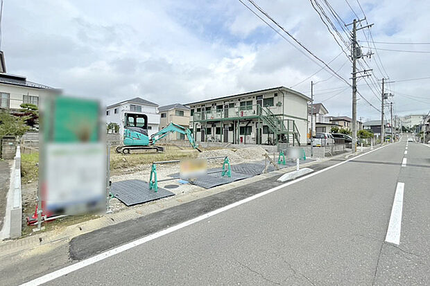 前面道路も広く駐車もラクラク♪黒松駅なども徒歩圏内で通勤通学にも便利！現地（2026年8月）撮影
