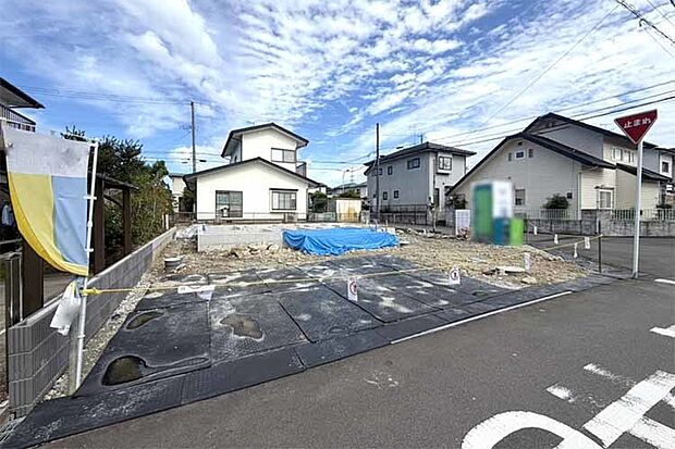 (現地写真)角地で開放的!