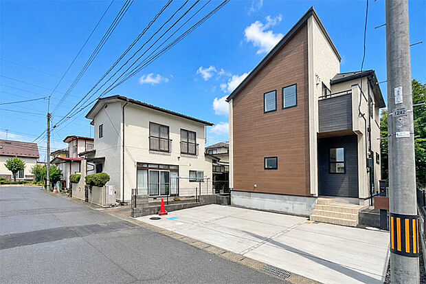 小学校徒歩1分&保育園徒歩3分と子育て世帯も安心の立地環境!現地(2026年8月)撮影