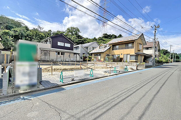 大きな公園も近くてお子さまやペットものびのび過ごせる環境♪現地（2026年8月）撮影