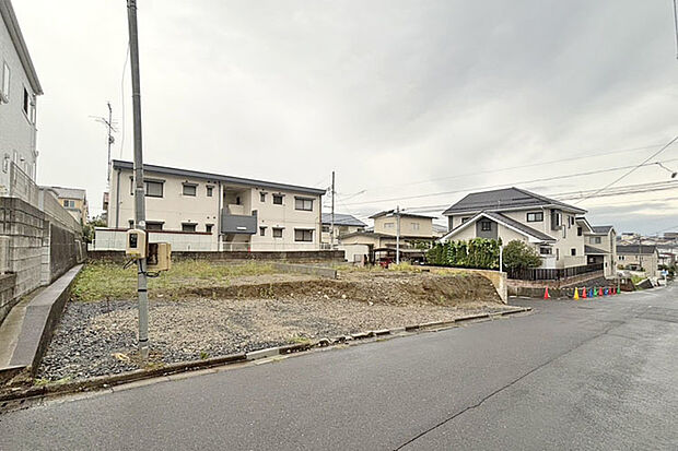 コンビニ、スーパー、ドラッグストアなどが近隣に充実!現地(2026年9月)撮影