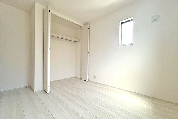 (洋室)自然光の影響が少ない北側洋室♪集中しやすい環境なので作業部屋などにもピッタリ!
