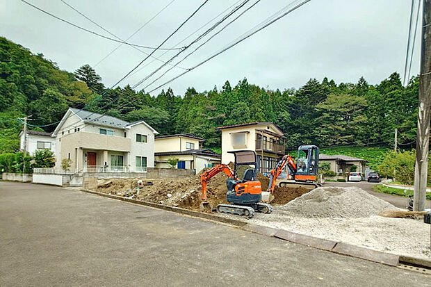 前面に建物がなく日当たりもしっかり確保!緑豊かで自然も満喫♪現地(2026年9月)撮影