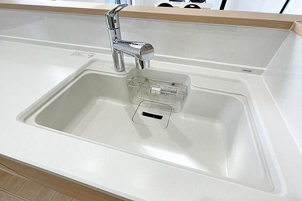 (同仕様・浄水器付混合水栓)浄水器一体型の水栓でシンク周りスッキリ!