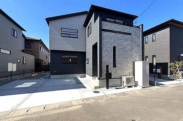 タオルや着替えの収納場所が確保できる可動棚付きの洗面収納!現地(2026年9月)撮影