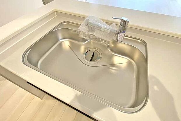 (浄水器付混合水栓)傷や錆もつきにくいステンレス製のシンクに浄水器付混合水栓付き♪
