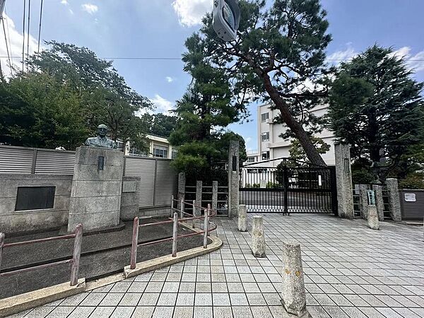 練馬区立大泉小学校まで約260m　徒歩4分