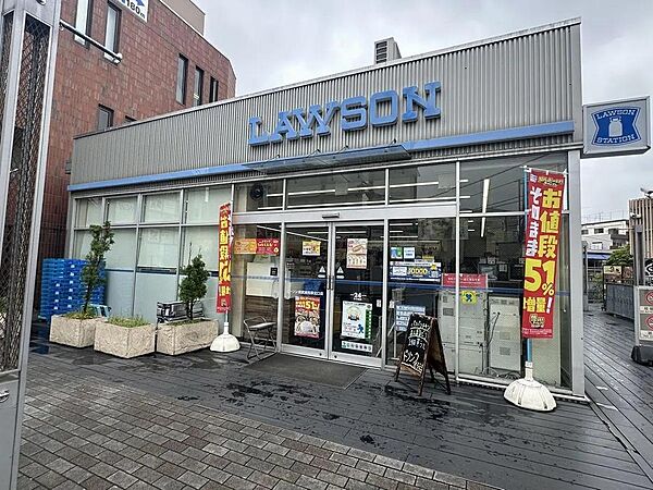 ローソン東武練馬駅北口店まで約300m　徒歩4分