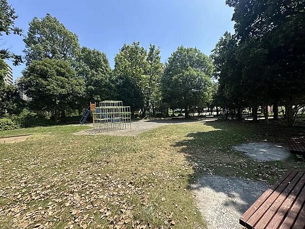 本町児童公園まで約600m　徒歩8分
