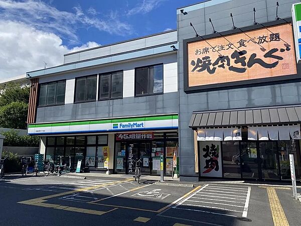 ファミリーマート板橋前野町六丁目店まで約350m　徒歩5分
